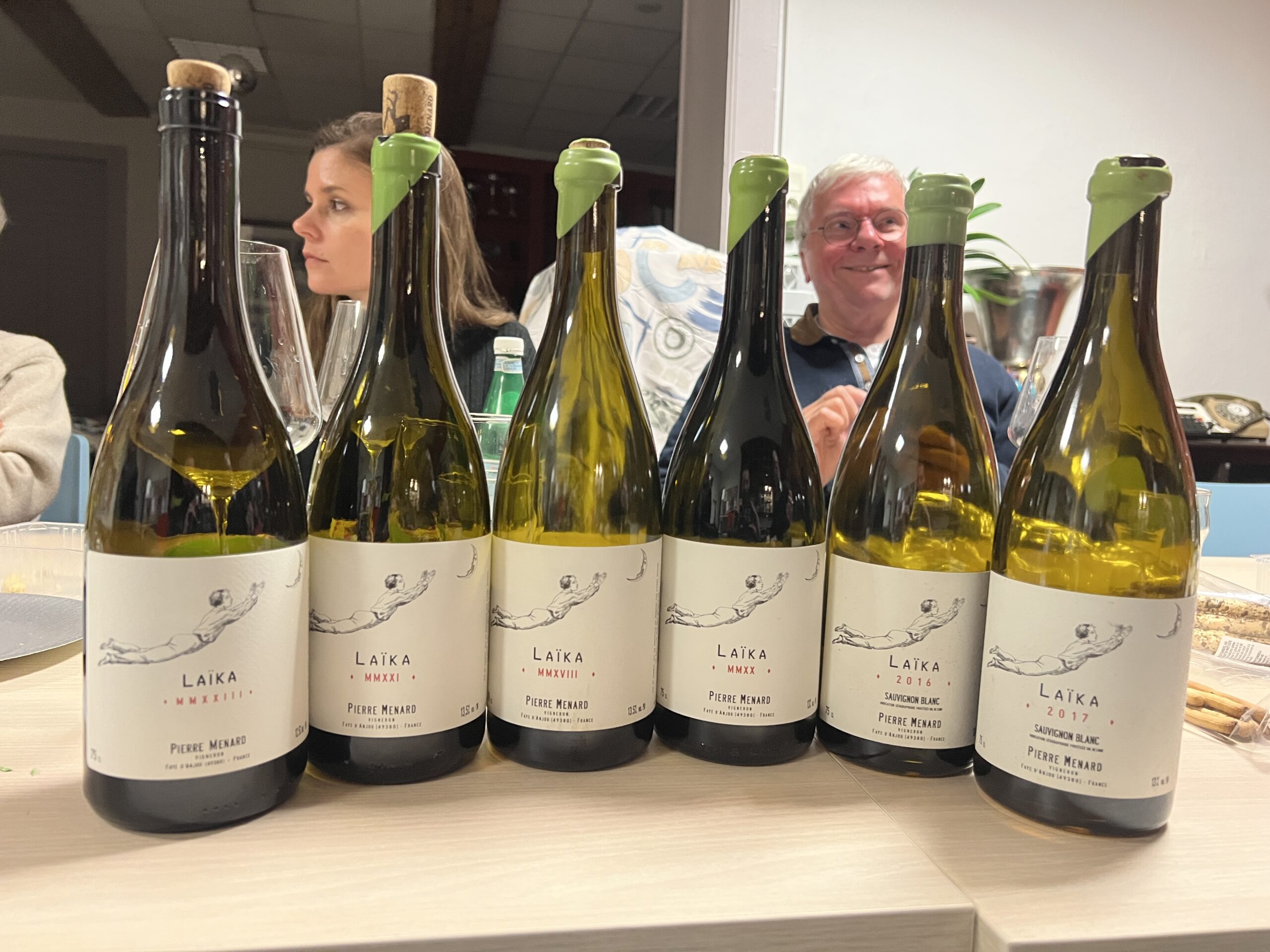 Dégustation club RA WINES · lineup de bouteilles