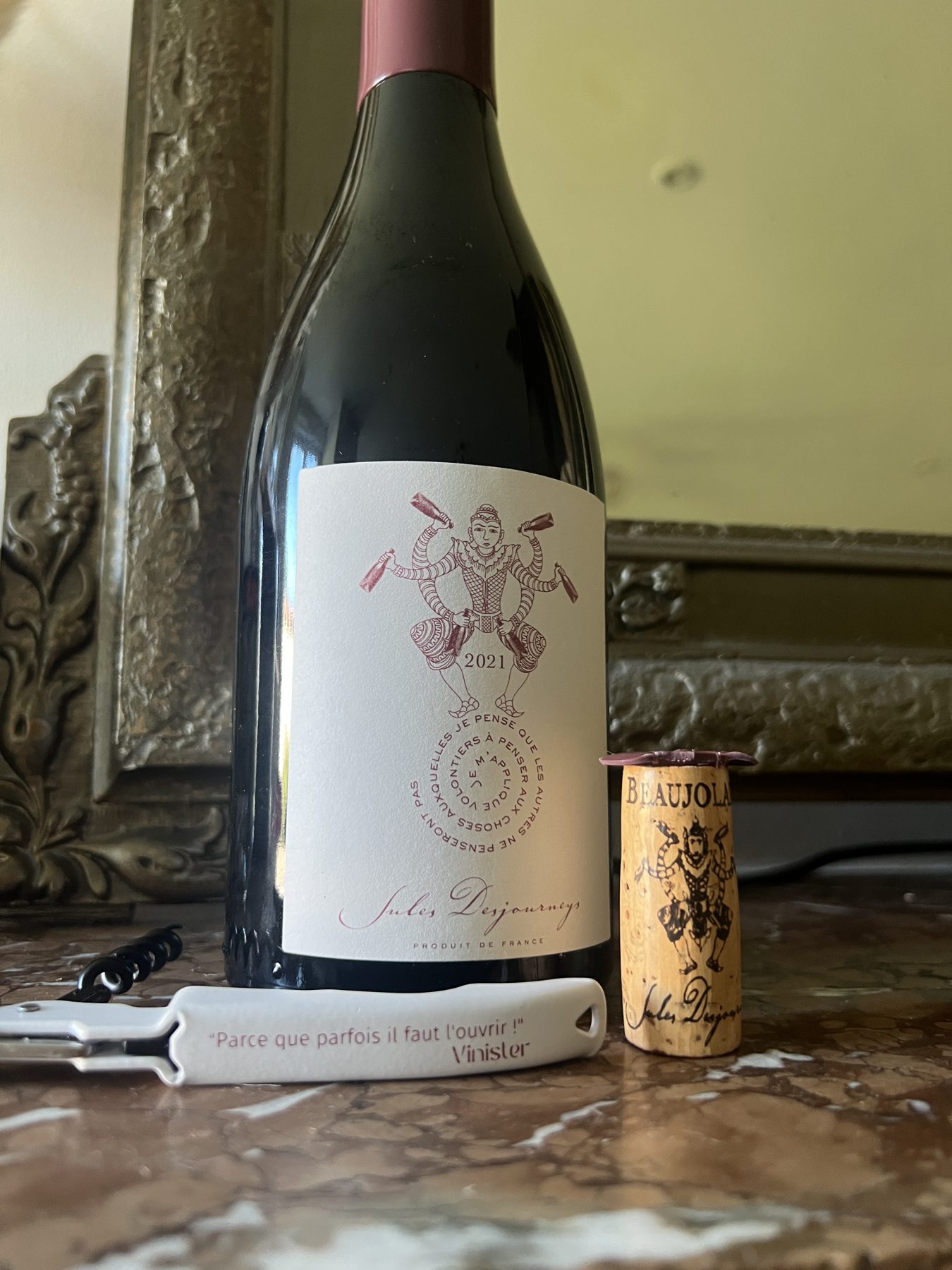Le bouchon et la cire, la bouteille ouverte